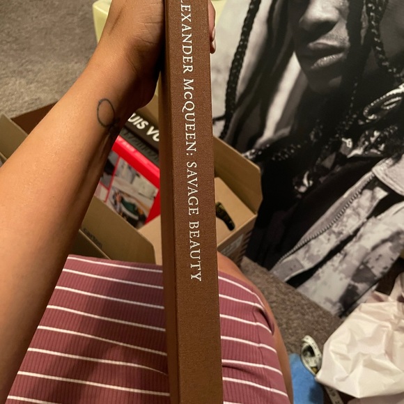 Alexander McQueen Savage Beauty Book - Picture 6 of 8